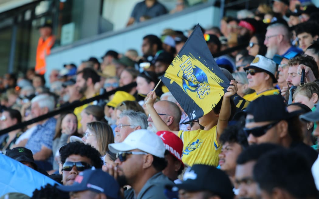A young Hurricanes fan waves his flag in the crowd at McLean park in Napier on Saturday afternoon. Photo: Koroi Hawkins/RNZ