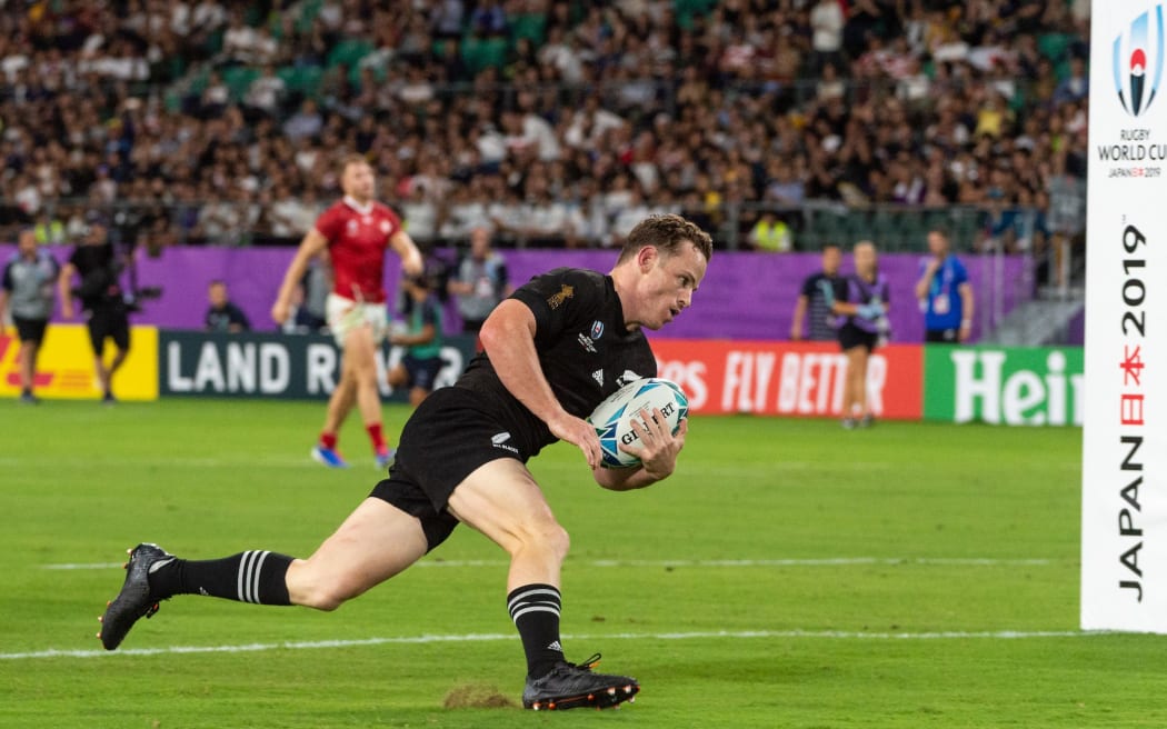 Brad Weber crosses for one of his tries.