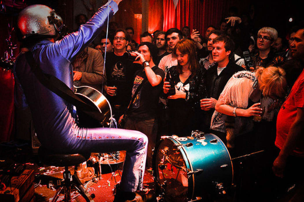Bob Log III performing in the early days of The Mighty Mighty.