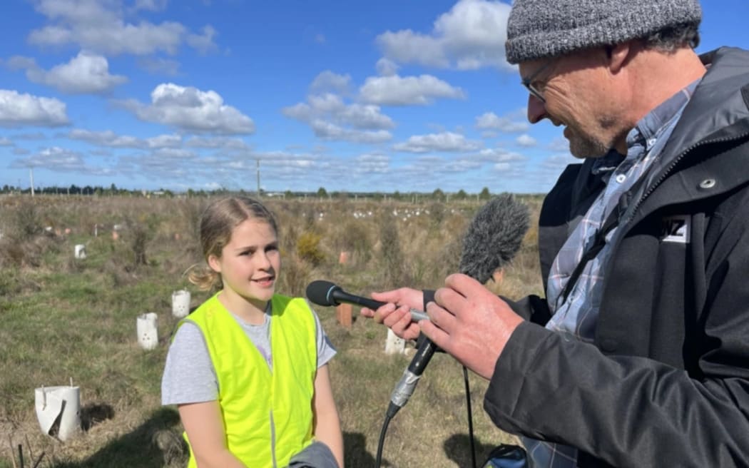 The Eyrewell skink habitat restoration school day