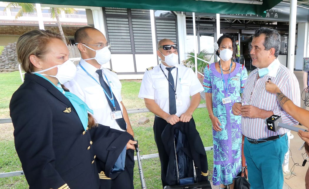 French Polynesia President, Edouard Fritch, welcomes the supply flight