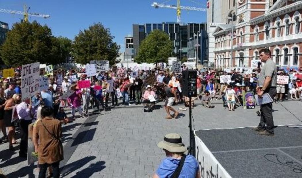 Hundreds protest tardy insurance claims in central Christchurch.