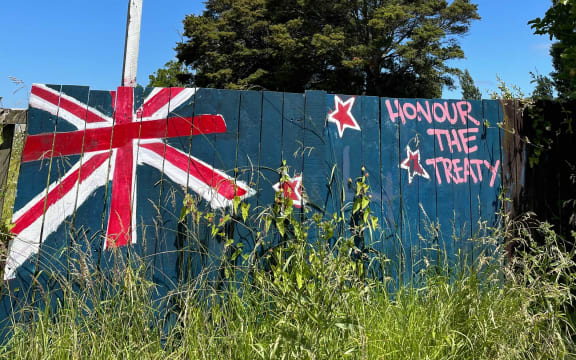 Ihumātao.