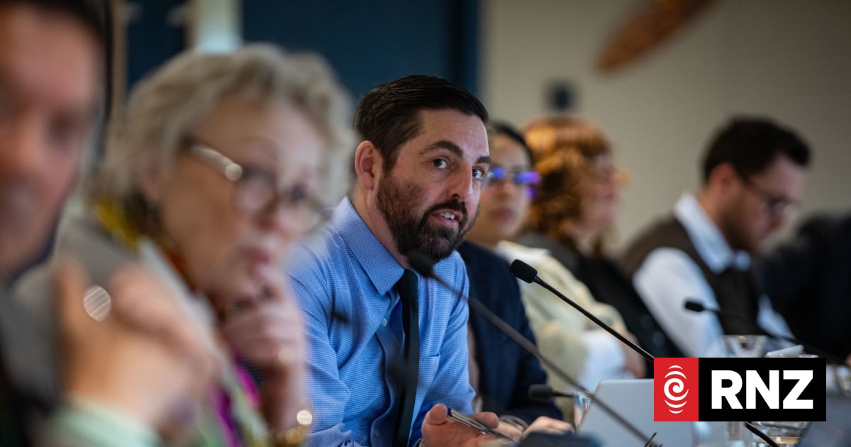 Deputy mayor puts price of fixing Wellington's pipes at $80k per ratepayer over 25 years