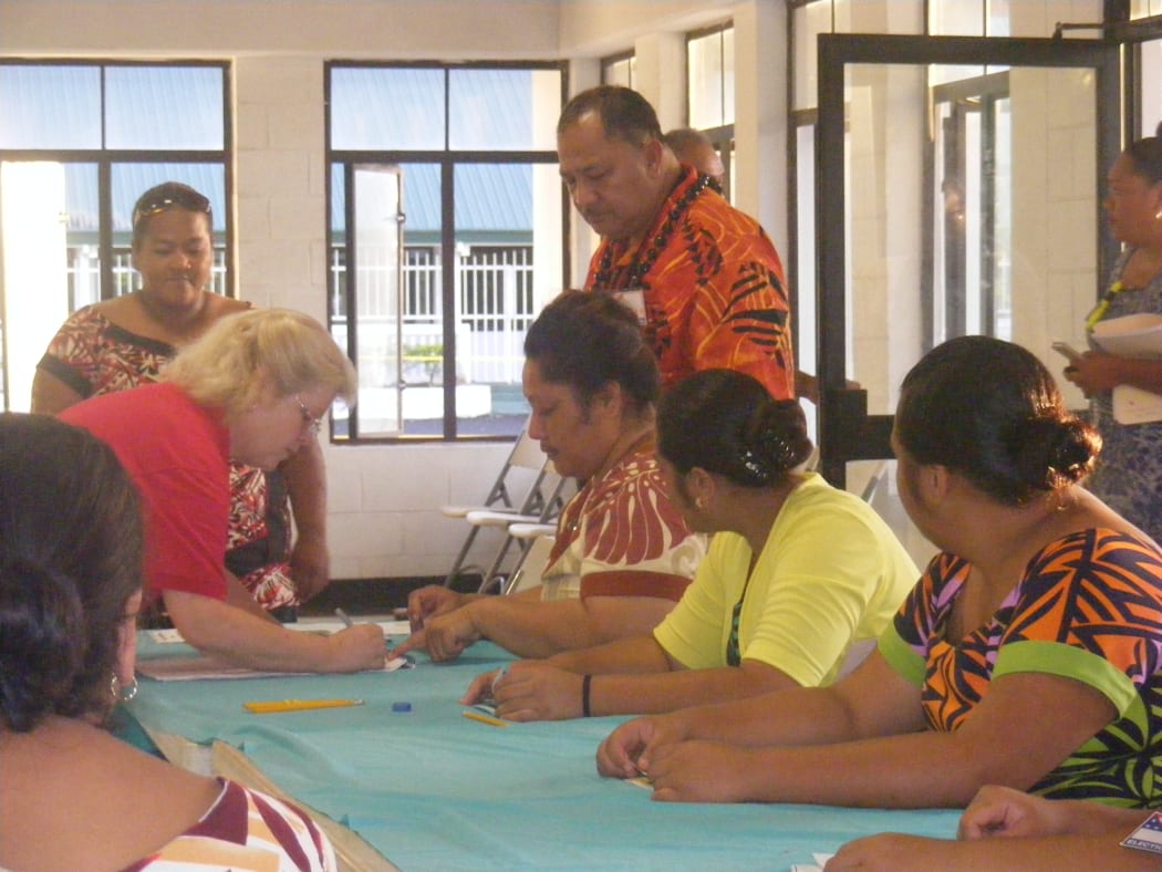 A voter in American Samoa signs on the voter rolling at the Ili’ili polling station.