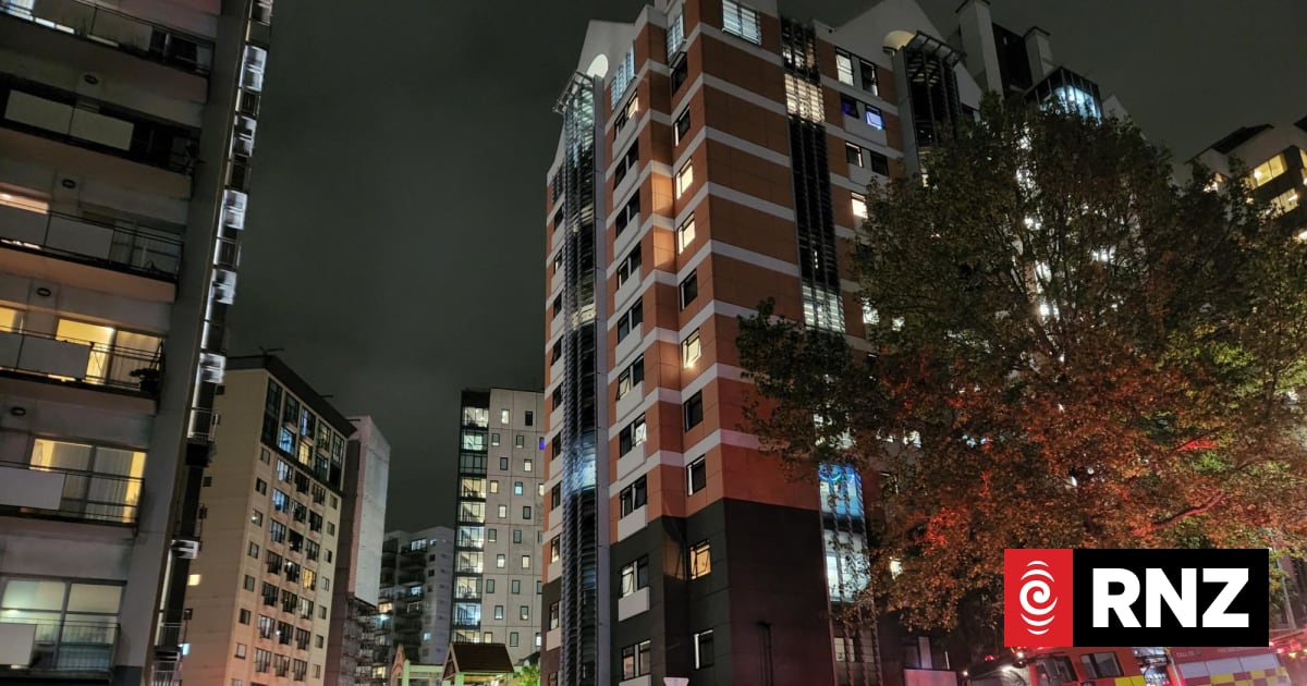 More than 40 firefighters tackle 10th floor blaze in Auckland | RNZ