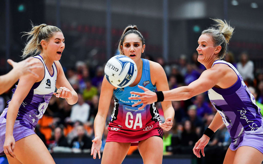 Storm Purvis (L) and Leana De Bruin (R) formed a defensive combination for the Stars in 2019.