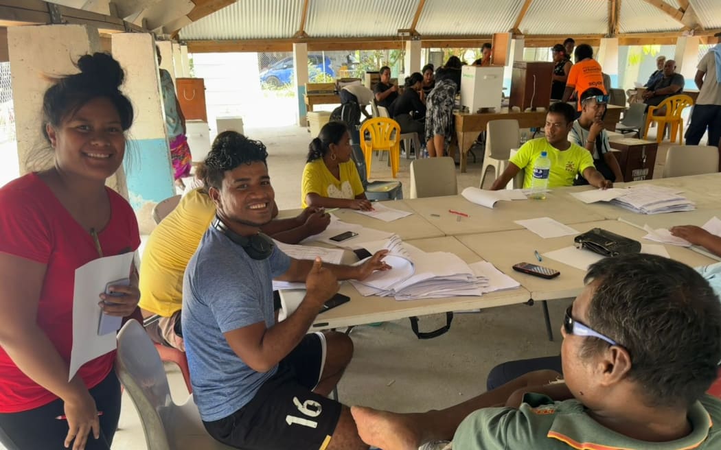 Kiribati elections vote counting after first round of voting.