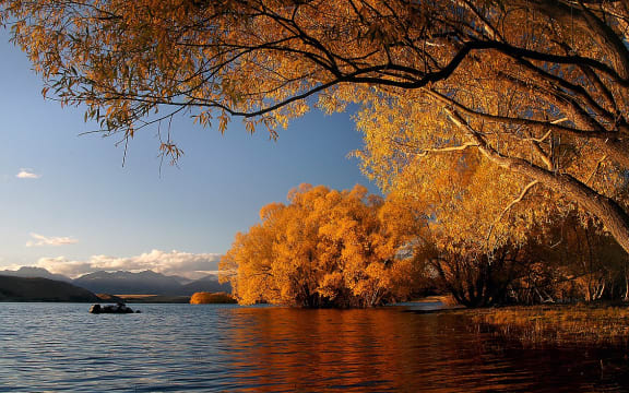 Autumn at Lake Tekapo, New ZealandAutumn at Lake Tekapo, New Zealand