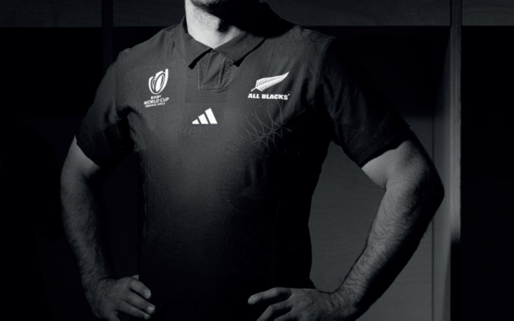 Short all blacks 2025