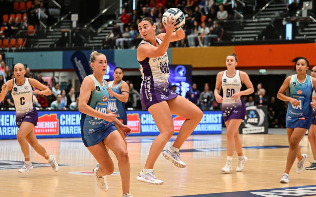 Silver Ferns midcourter Gina Crampton in action for the Stars against the Mystics.