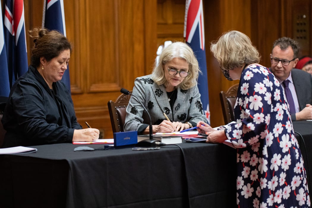 At the rehearsal for the swearing in the Governor General Designate and the Chief Justice check what they will need to sign and where.