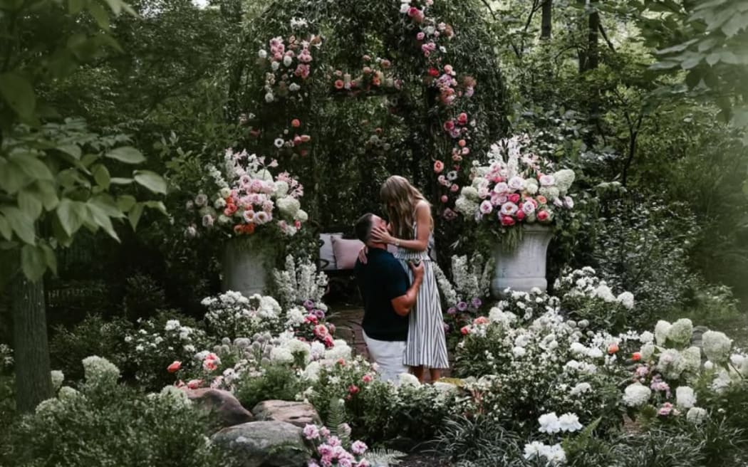 Singer Taylor Swift and Kansas City Chiefs tight end Travis Kelce have announced their engagement