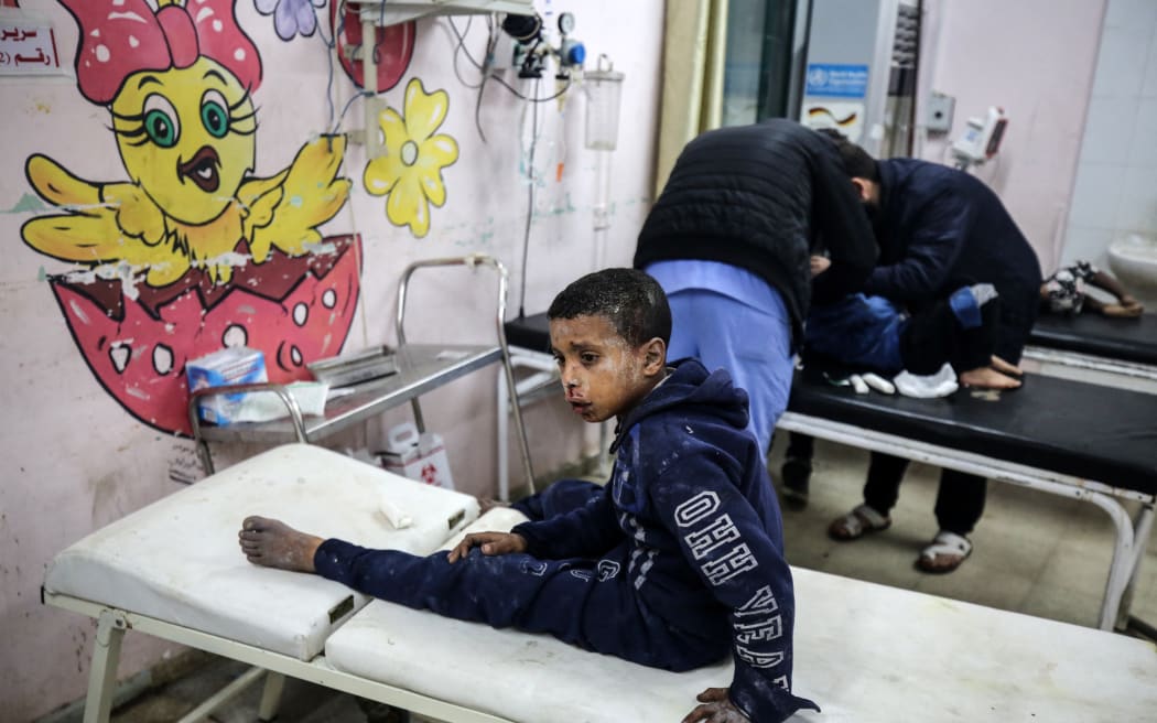 Medics transporting Palestinians injured in Israeli bombardment into Shuhada Al-Aqsa Hospital in Deir El-Balah, in the central Gaza Strip, on December 17, 2023, amid ongoing battles between Israel and the Palestinian militant group Hamas. (Photo by Majdi Fathi/NurPhoto) (Photo by MAJDI FATHI / NurPhoto / NurPhoto via AFP)