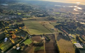 An aerial photo of the 95 hectares Kiwi Property has been given approval to rezone. It runs along the boundary with Brookfield Rd in the bottom left of the image out to the Hingaia Stream, which runs parallel to the Southern Motorway in the middle of the photo and along Great South Rd to the right.