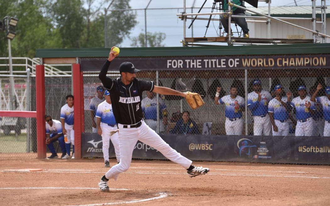 Pita Rona started on the mound for the Black Sox against a strong Venezuelan line-up.