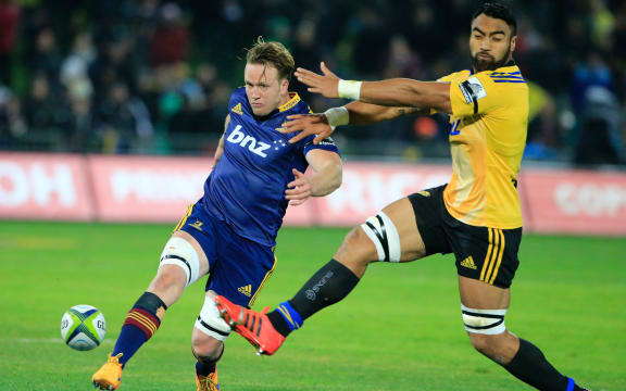 Highlander's Gareth Evans kicks past Victor Vito.