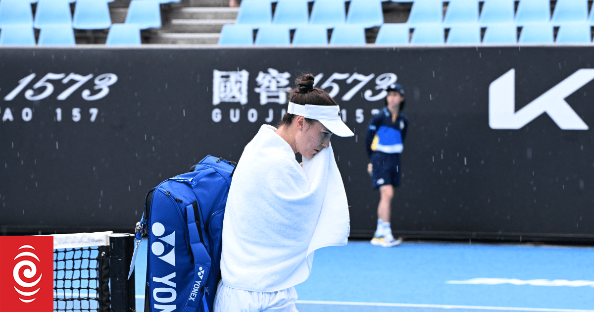 Tennis-Rain wreaks havoc on opening day of Australian Open