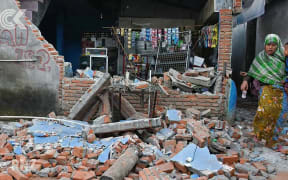 'Pandemonium' as people try to flee Lombok and surrounding islands