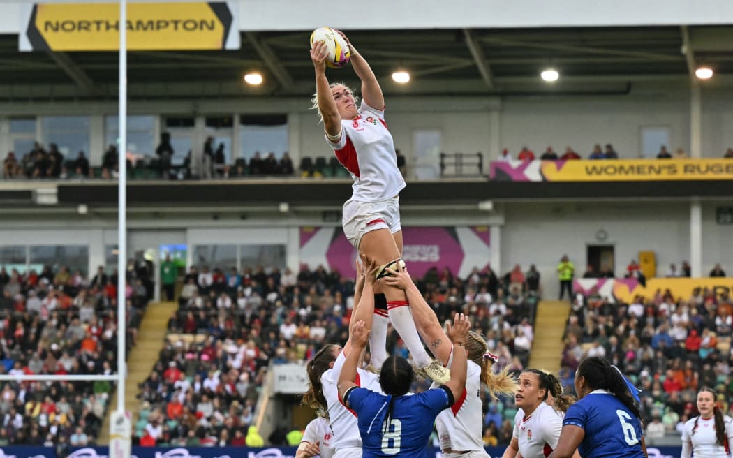 England's lock Rosie Galligan wins line-out ball during the Women’s Rugby World Cup pool A match between England and Samoa at Franklin's Gardens, Northampton, central England, on August 30, 2025. (Photo by Glyn KIRK / AFP)