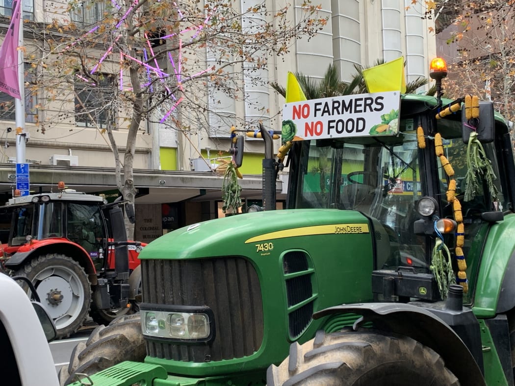Farmer protest Queen St Auckland