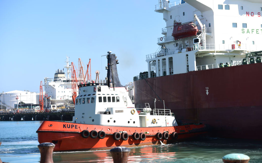 Kupe at work at Port Taranaki.