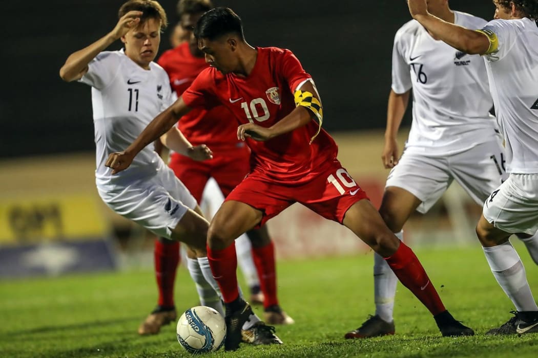 Tahiti captain Roonui Tehau is surrounded by the New Zealand defence.