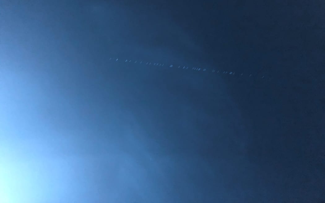 Starlink satellites seen from Apiti, Manawatū.