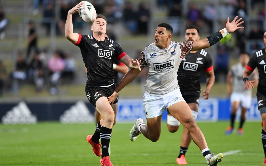 Kaleb Trask and Fetuli Paea compete for possession, Maori All Blacks v Moana Pasifika, 2020.