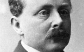 Portrait photograph of Alfred Kingcome Newman, circa 1904