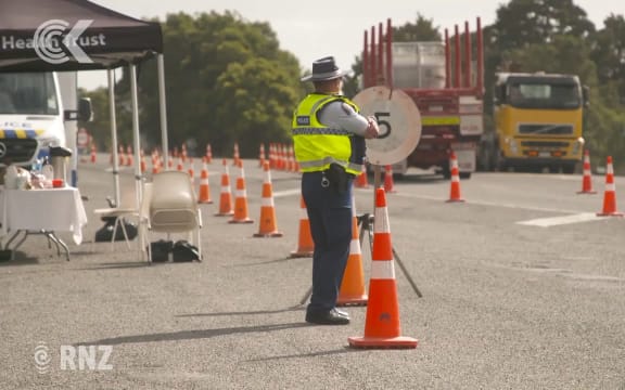 Police help at a Northland community checkpoint under Covid-19 lockdown level 3.