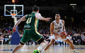 Shea Ili of the Tall Blacks and Elijah Pepper of the Boomers, 2025.