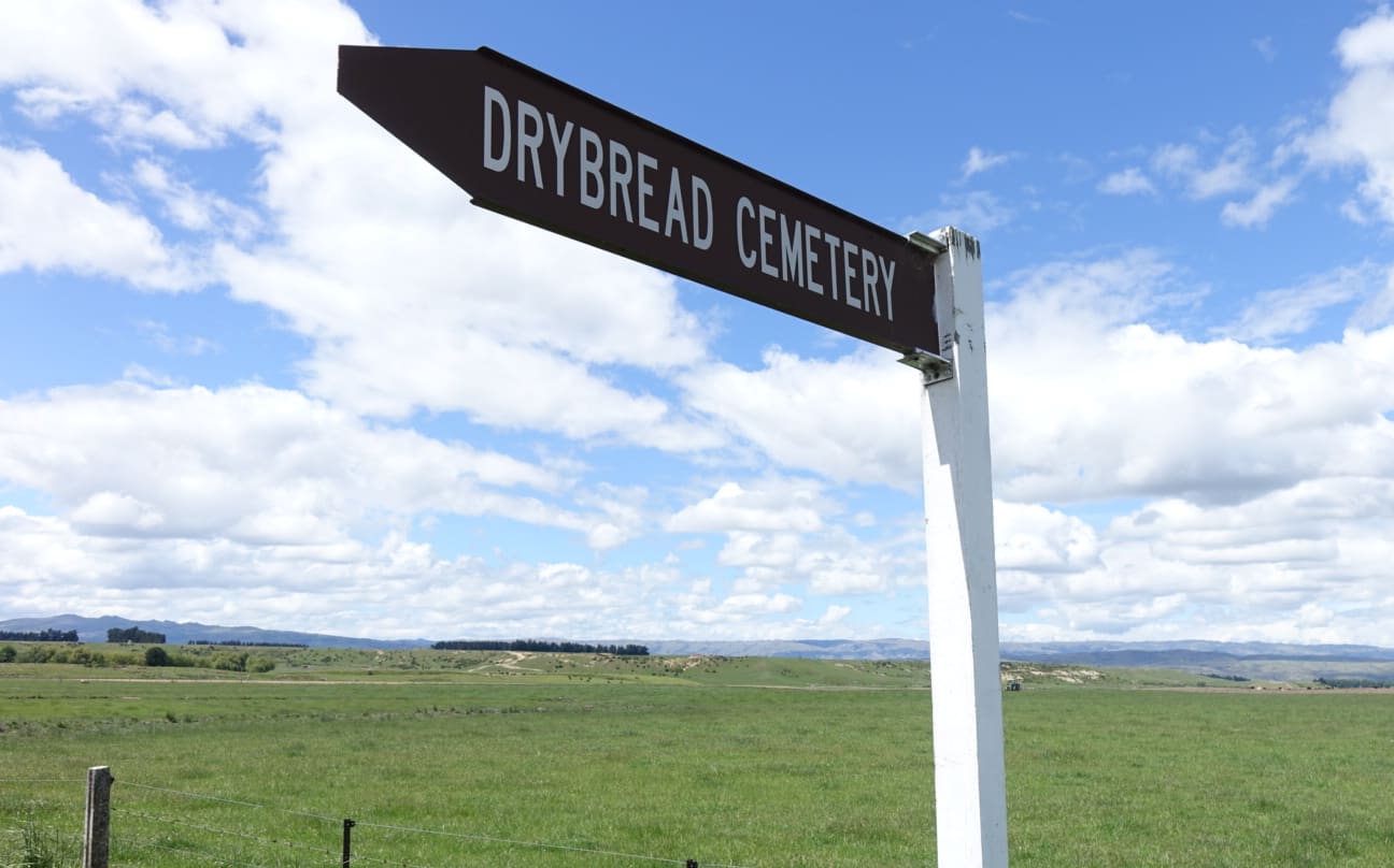 Drybread Cemetery road sign in Central Otago.