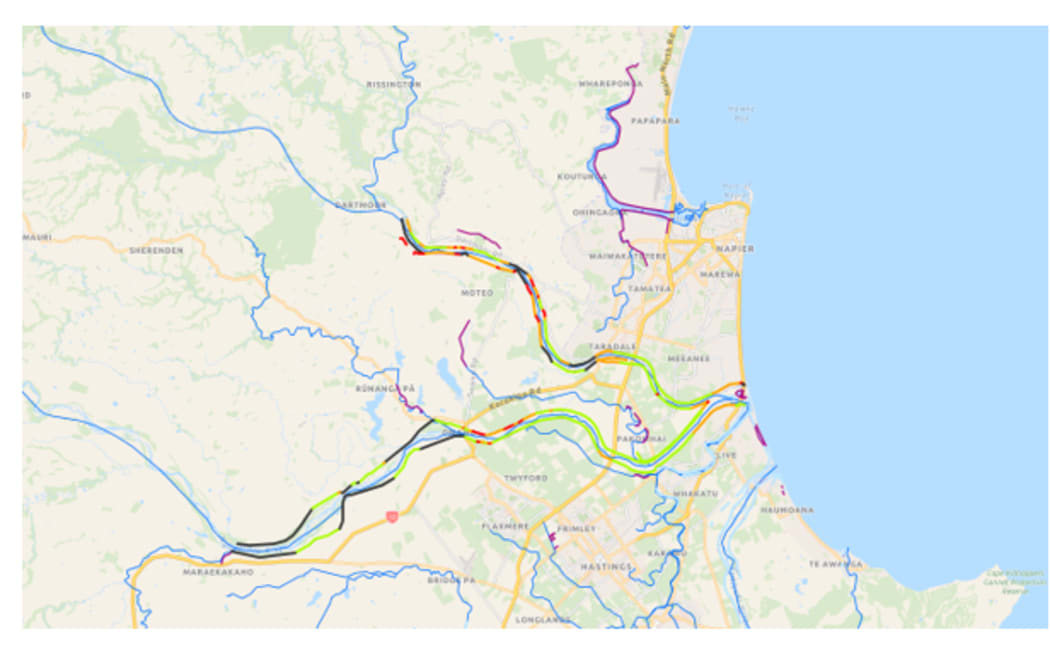 The stopbanks are in green, along the Tūtaekuri River at top, and Ngaruroro River at bottom; the red lines show the breaches. The regional council said the map was up to date as of last Thursday, but not now. Source: HBRC