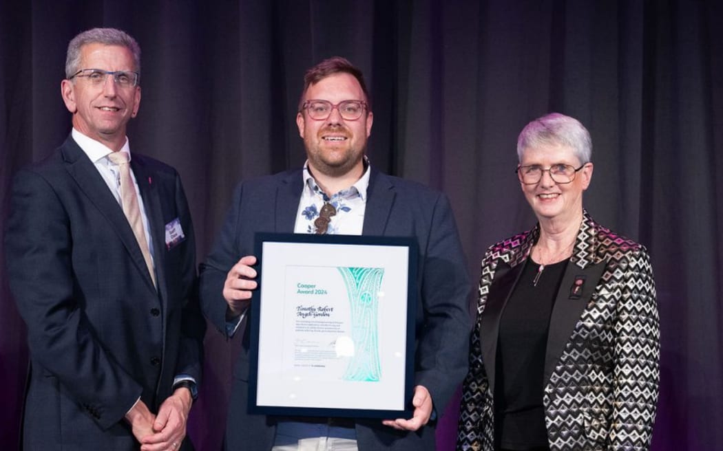 Tim Angeli-Gordon (centre) with Distinguished Professors Geoff Chase (left) and Dame Jane Harding from the Royal Society.