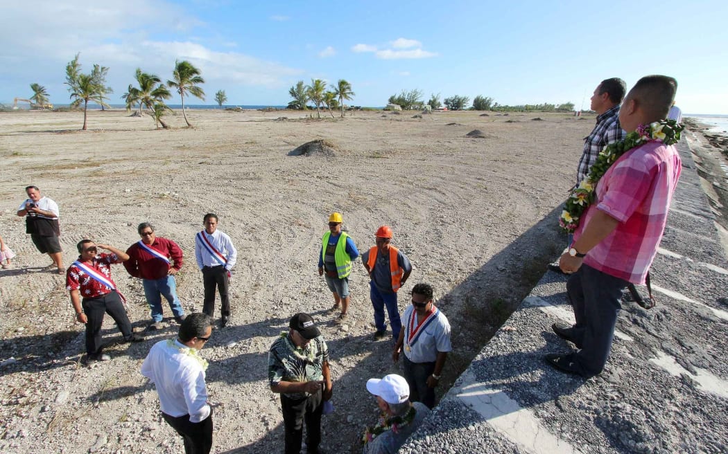 Chinese delegation to Hao atoll, June 2014