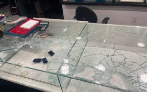 A group of offenders targeted Krishna Jewellers in Papatoetoe just after 4pm on Sunday.