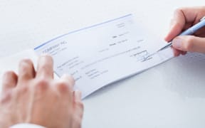 Cheque.