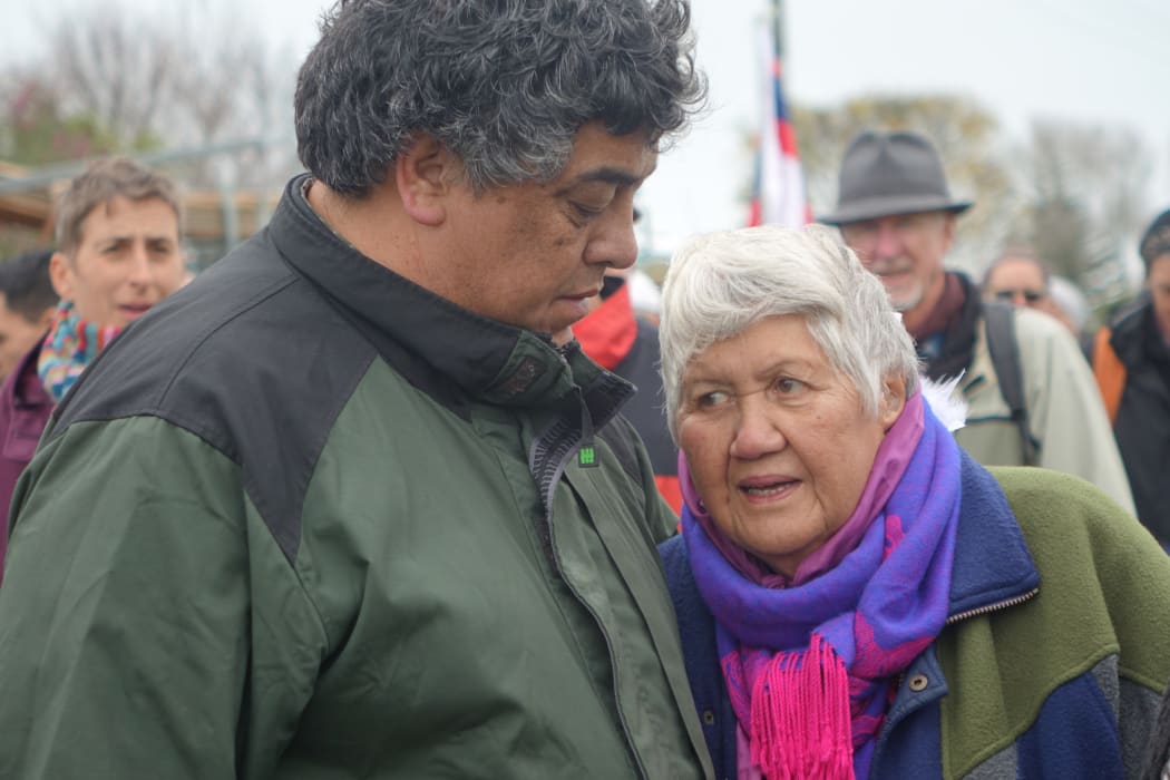 Otaraua hapū chair Rawiri Doorbar comforts a kuia during the hikoi.