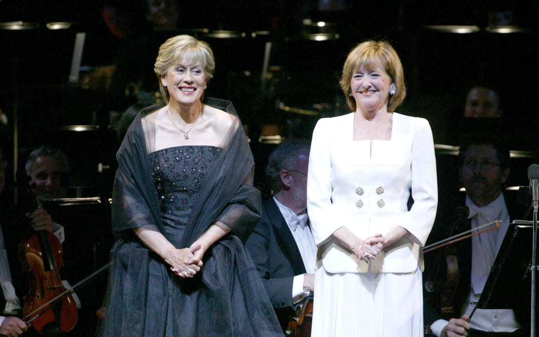 Dame Kiri Te Kanawa and Frederica von Stade performing in the 2006 Kiri Te Kanawa Foundation Gala