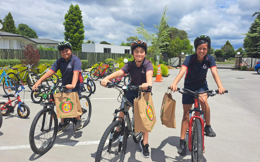 Reon Onekawa, Chance Kemp  and Karlie Takuira on their new bikes.