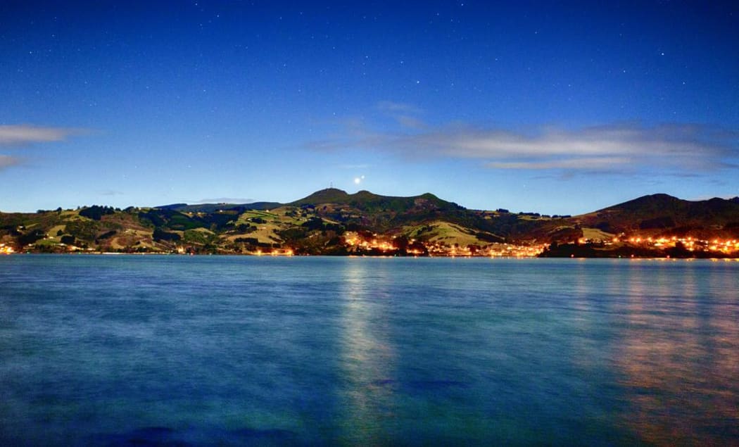 Veuns and Jupiter set over Port Chalmers on 30 June 2015.