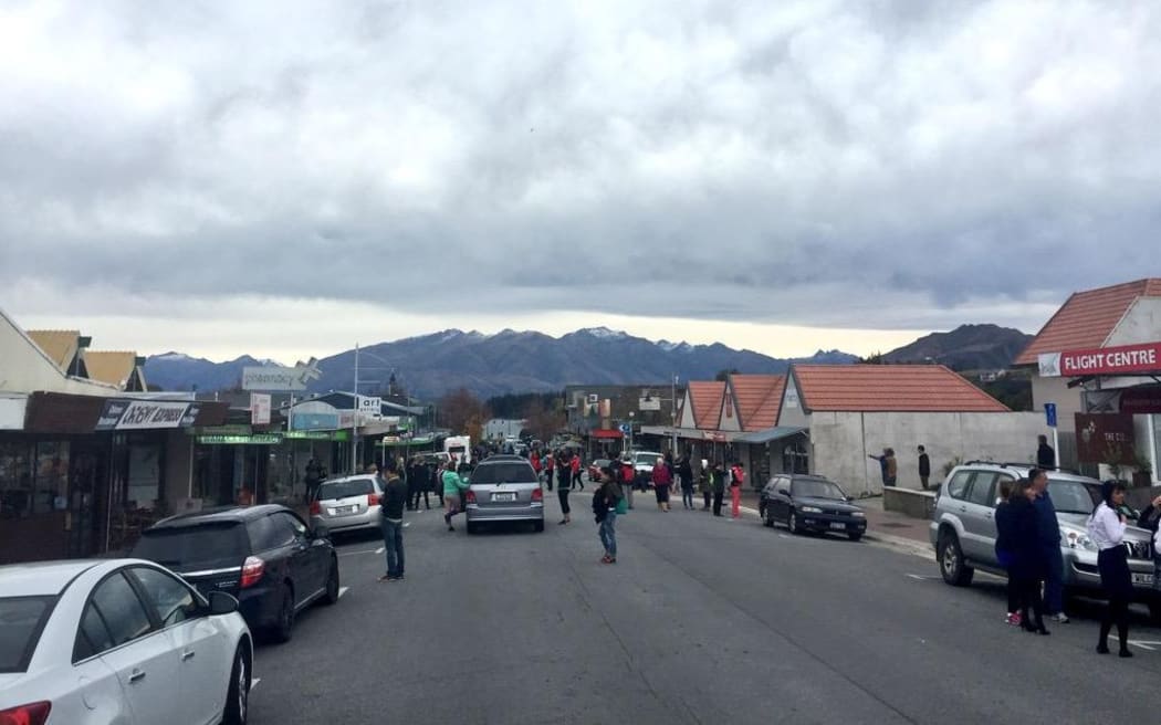 People come out onto the street during the quake.