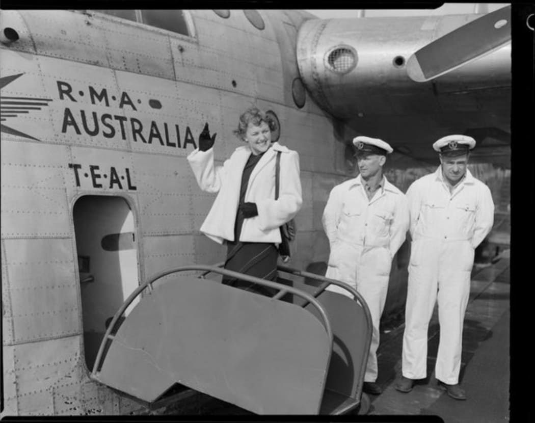 Miss New Zealand 1949 Mary Woodward boards the Tasman Empire Airways aircraft, RMA Australia.