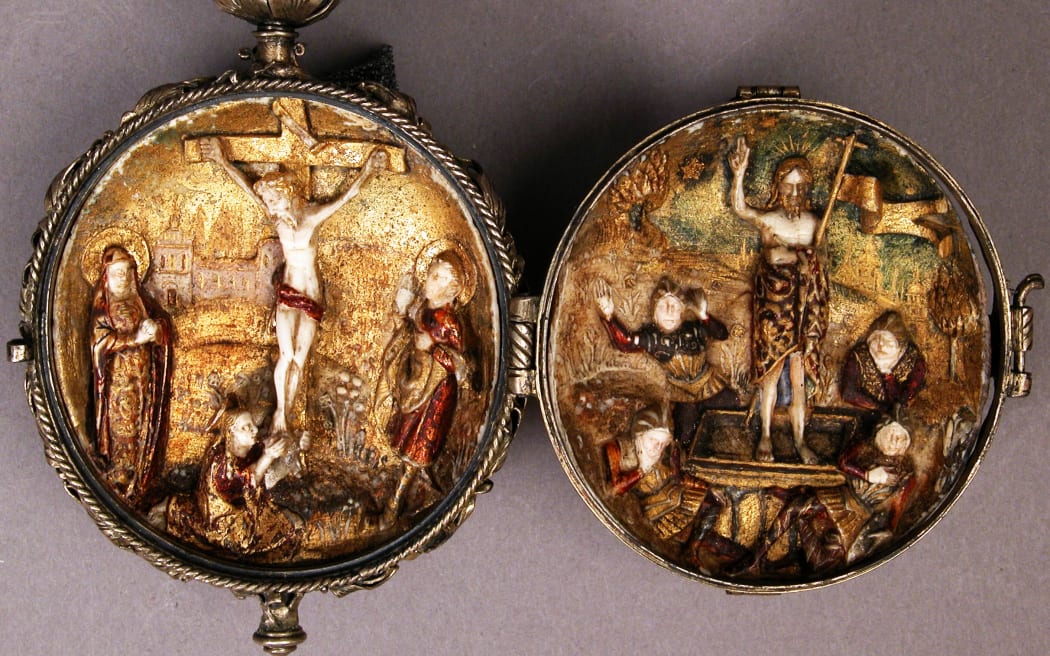 Rosary bead with crucifixion and resurrection