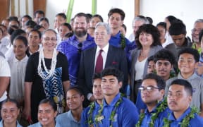 New Zealand foreign affairs minister Winston Peters and the cross party political delegation stand with students from Niue High School.