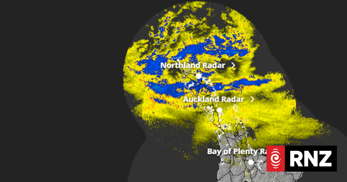 Weather: Strong winds, heavy rain loom as tropical low nears New Zealand - RNZ