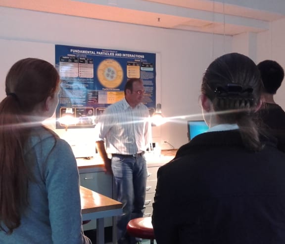 Learning about LEDs: Victoria University lecturer Franck Natali discusses the differences between conventional light bulbs and LEDs with a group of nanocampers.