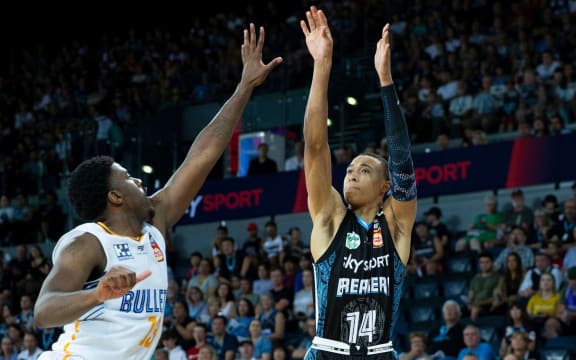 NZ Breakers RJ Hampton and Lamar Patterson of the Brisbane Bullets.
