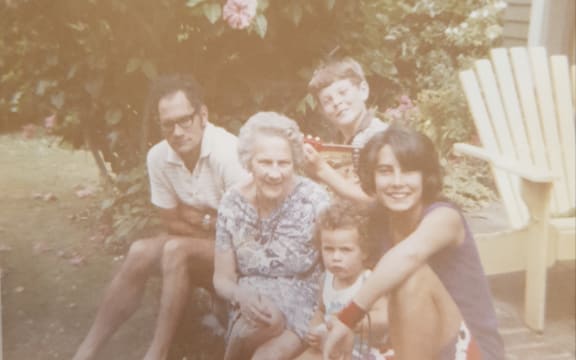 Lizzie Oakes with her family and her Nan Muriel Harrison